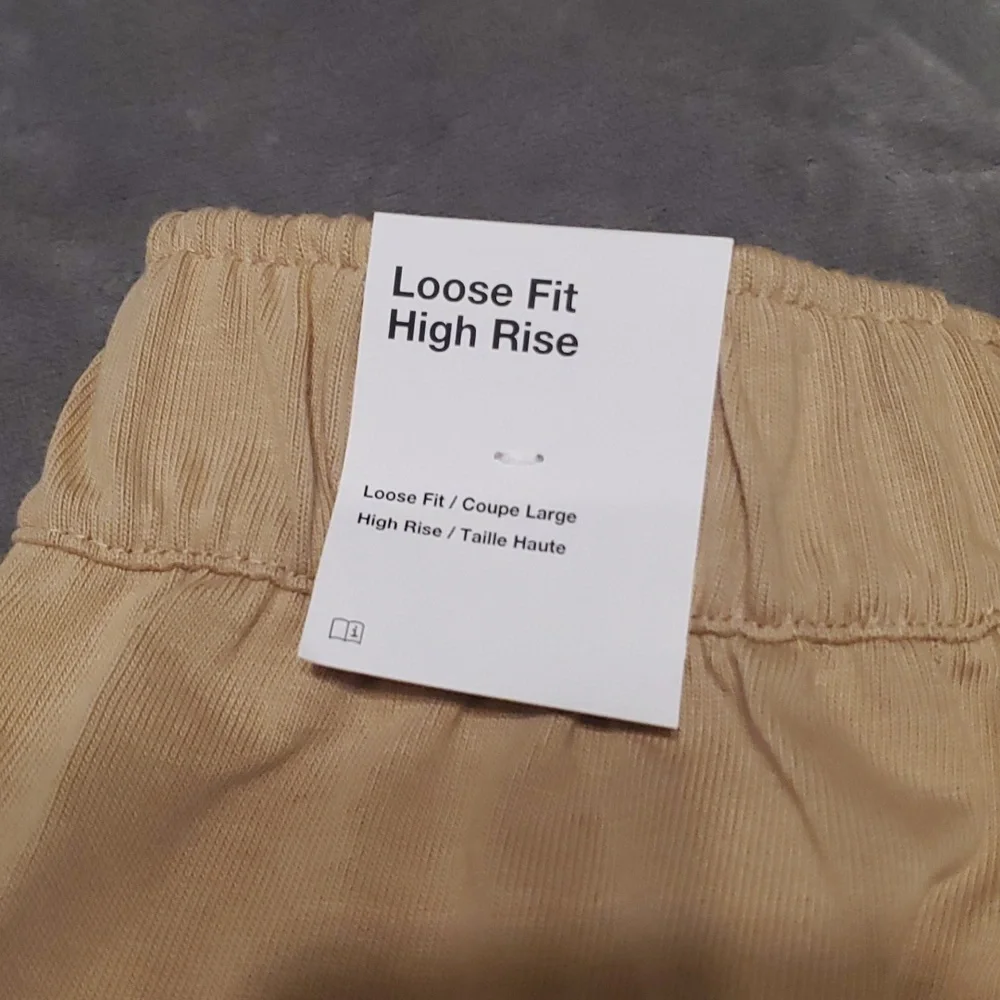 NWT Nike Loose Fit High Rise shorts XS - Picture 3 of 6